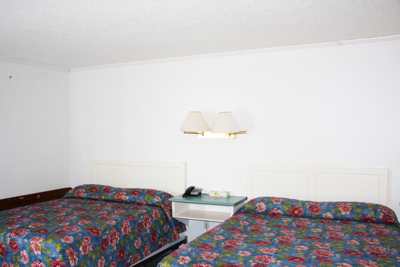 Springs Motor Inn Wainwright Екстериор снимка