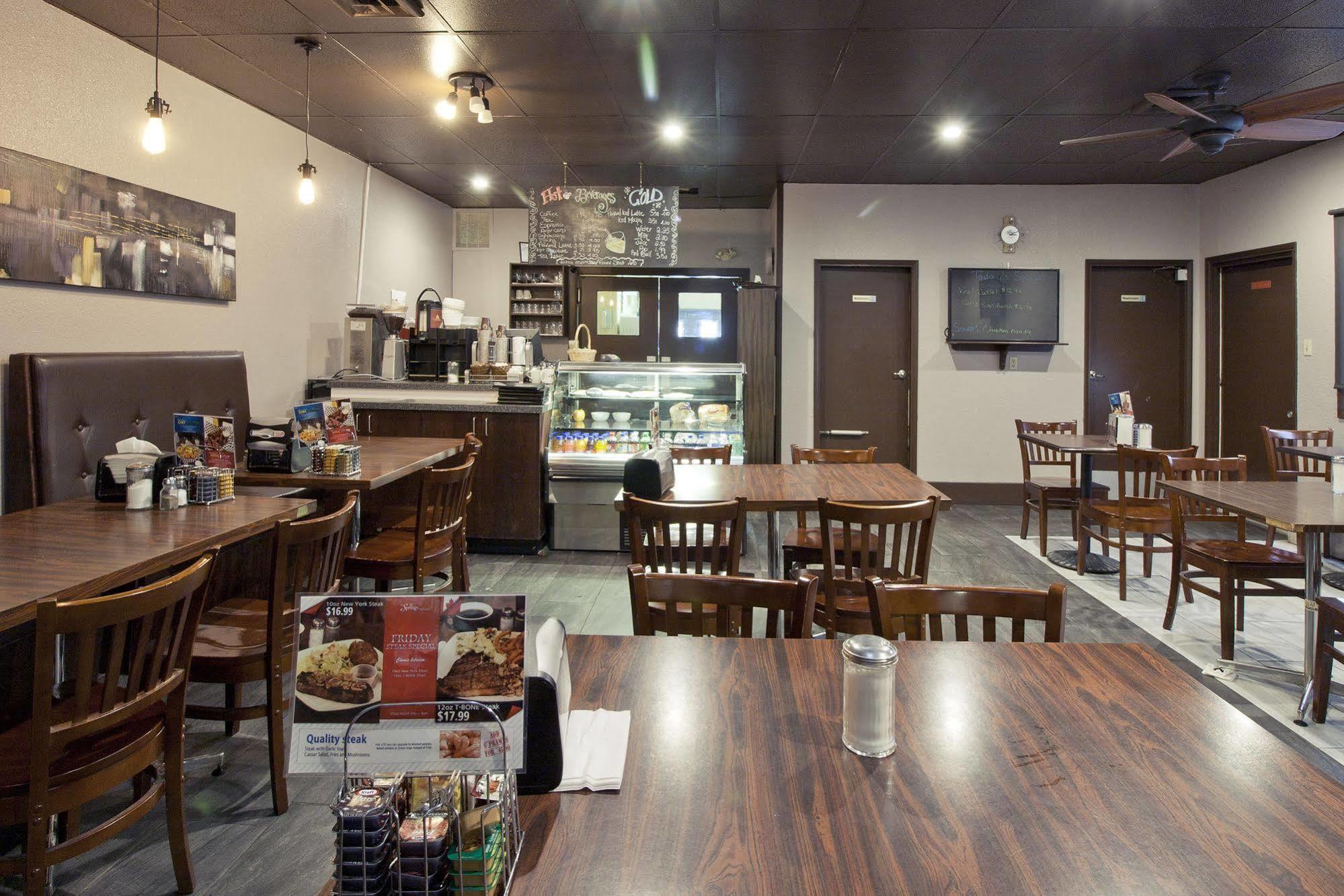 Springs Motor Inn Wainwright Екстериор снимка