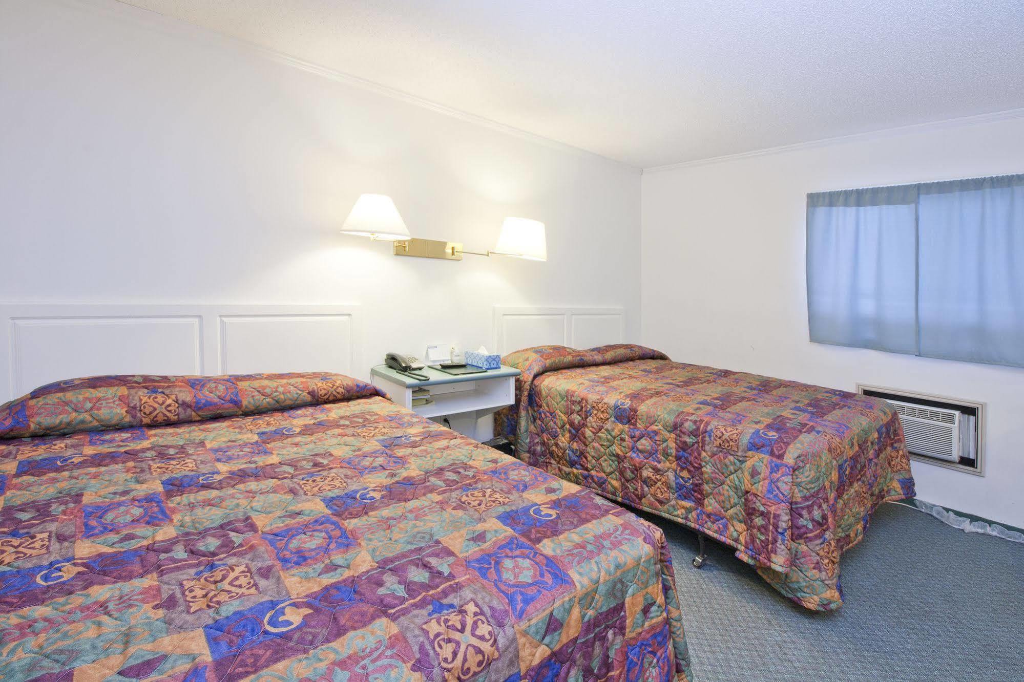 Springs Motor Inn Wainwright Екстериор снимка