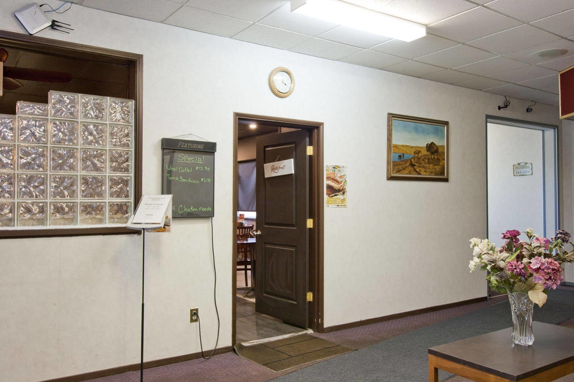 Springs Motor Inn Wainwright Екстериор снимка
