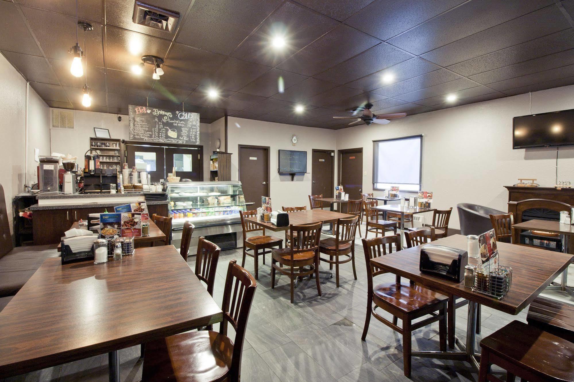 Springs Motor Inn Wainwright Екстериор снимка
