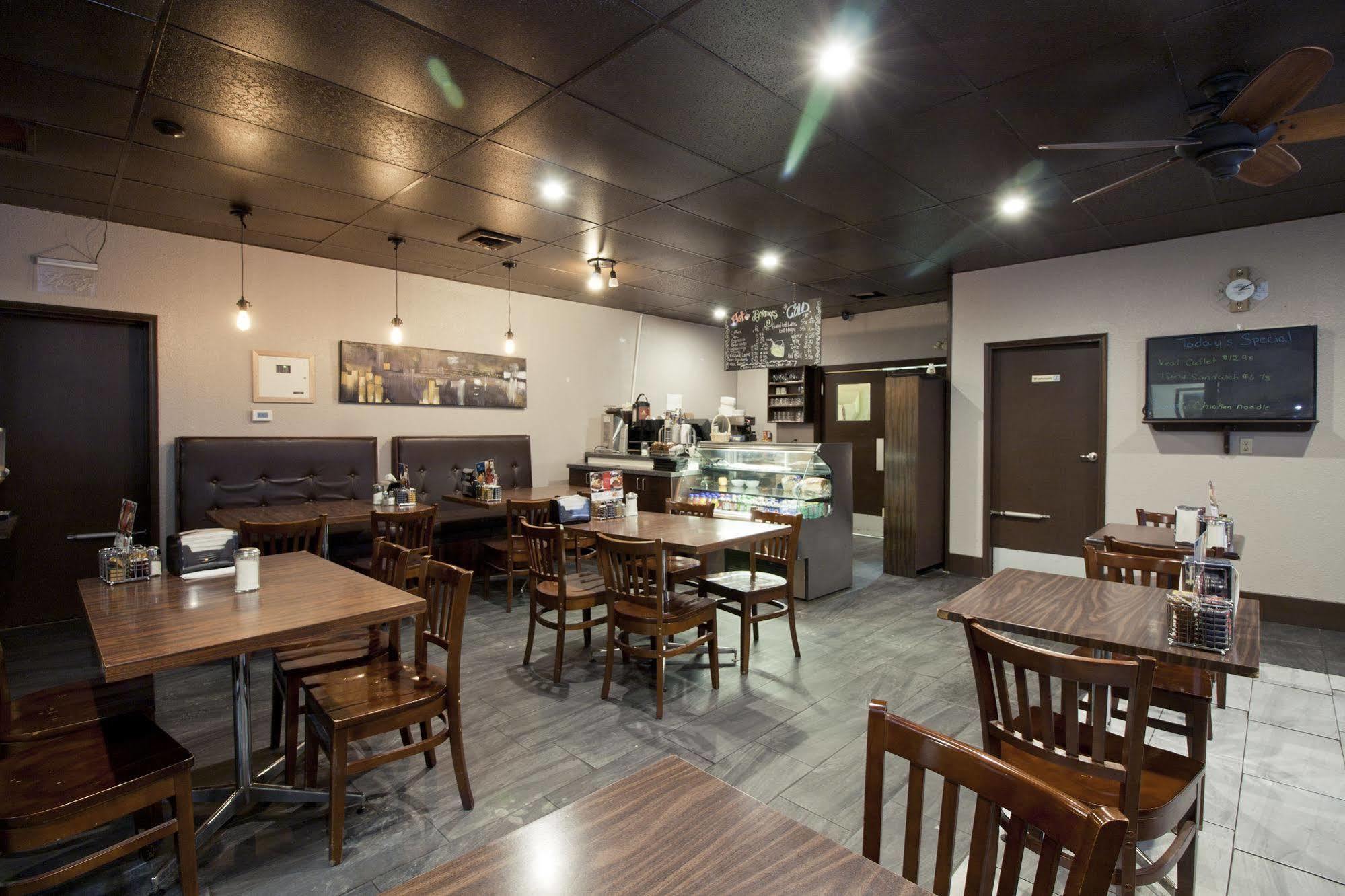 Springs Motor Inn Wainwright Екстериор снимка