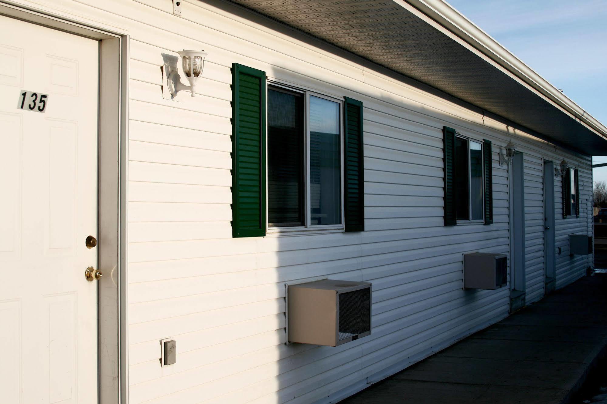 Springs Motor Inn Wainwright Екстериор снимка